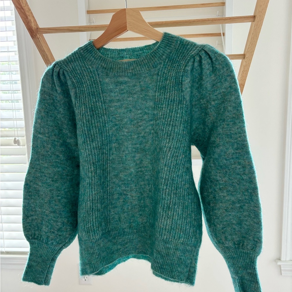 Sézane Patti Sweater. Size small. Beautiful color and design